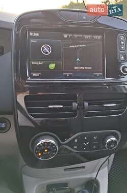 Хэтчбек Renault Zoe 2016 в 