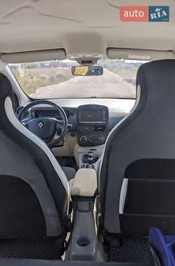 Хэтчбек Renault Zoe 2015 в 