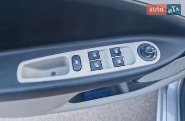 Хэтчбек Renault Zoe 2015 в 