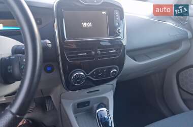 Хэтчбек Renault Zoe 2015 в 