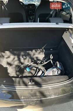 Хэтчбек Renault Zoe 2014 в 