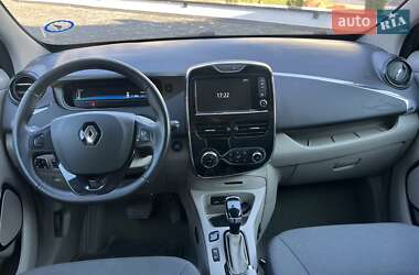 Хэтчбек Renault Zoe 2016 в 