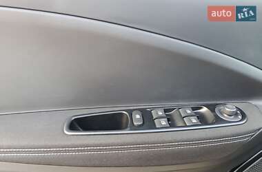 Хэтчбек Renault Zoe 2018 в 