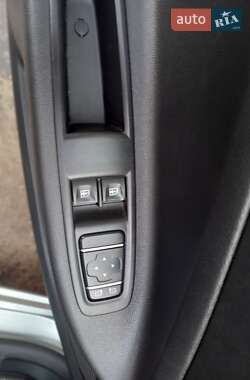 Хэтчбек Renault Zoe 2020 в 