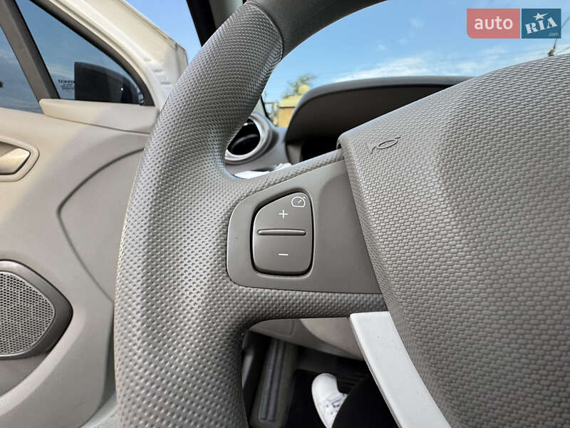 Хэтчбек Renault Zoe 2017 в Самборе фото 58 Хэтчбек Renault Zoe 2017 в Самборе