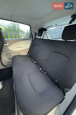 Хэтчбек Renault Zoe 2015 в 