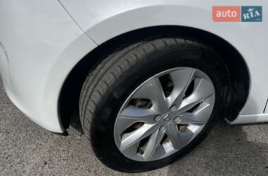 Хэтчбек Renault Zoe 2014 в 