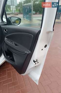 Хэтчбек Renault Zoe 2017 в 