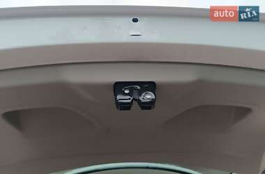 Хэтчбек Renault Zoe 2017 в 