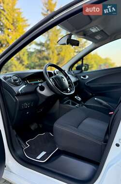Хэтчбек Renault Zoe 2017 в 