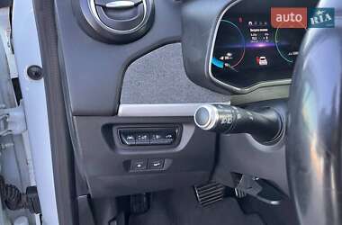 Хэтчбек Renault Zoe 2021 в 