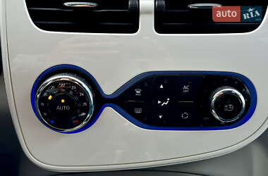 Хэтчбек Renault Zoe 2014 в 