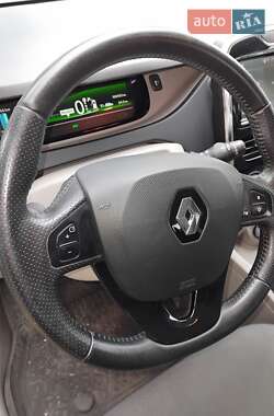 Хэтчбек Renault Zoe 2016 в 