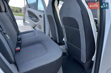 Хэтчбек Renault Zoe 2015 в 