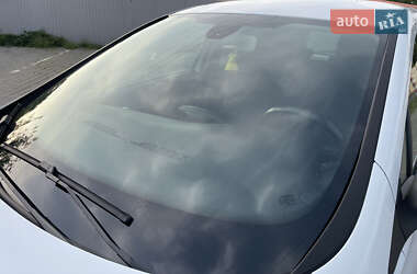 Хэтчбек Renault Zoe 2019 в 