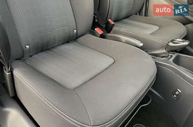 Хэтчбек Renault Zoe 2019 в 