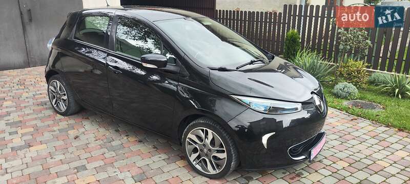 Хэтчбек Renault Zoe 2016 в 