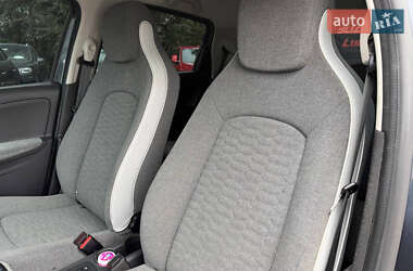 Хэтчбек Renault Zoe 2020 в 