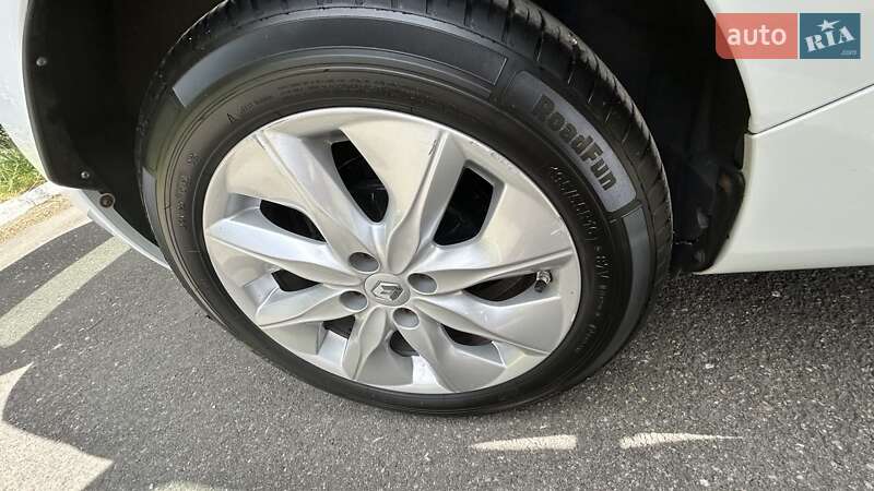 Хэтчбек Renault Zoe 2016 в Киеве фото 9 Хэтчбек Renault Zoe 2016 в Киеве