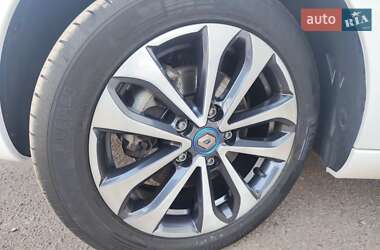 Хэтчбек Renault Zoe 2020 в 
