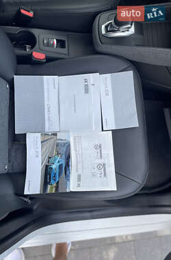 Хэтчбек Renault Zoe 2020 в 