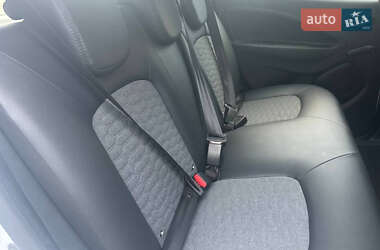 Хэтчбек Renault Zoe 2021 в 