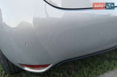 Хэтчбек Renault Zoe 2015 в 