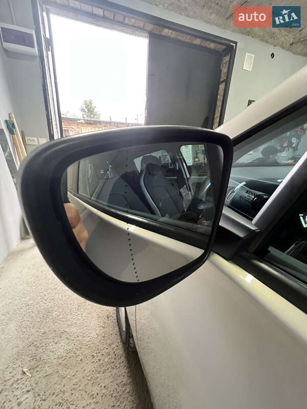 Хэтчбек Renault Zoe 2015 в Львове