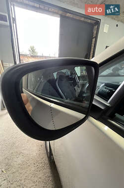 Хэтчбек Renault Zoe 2015 в 