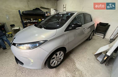 Хэтчбек Renault Zoe 2015 в 