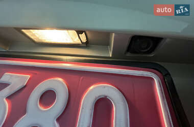 Хэтчбек Renault Zoe 2015 в 
