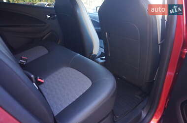 Хэтчбек Renault Zoe 2021 в 