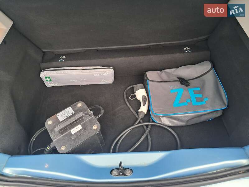Хэтчбек Renault Zoe 2015 в Дубно