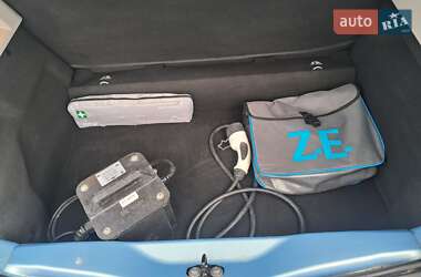 Хэтчбек Renault Zoe 2015 в 