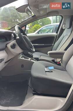 Хэтчбек Renault Zoe 2016 в 