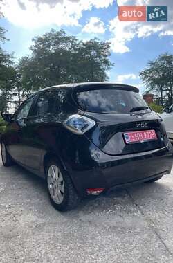 Хэтчбек Renault Zoe 2016 в 