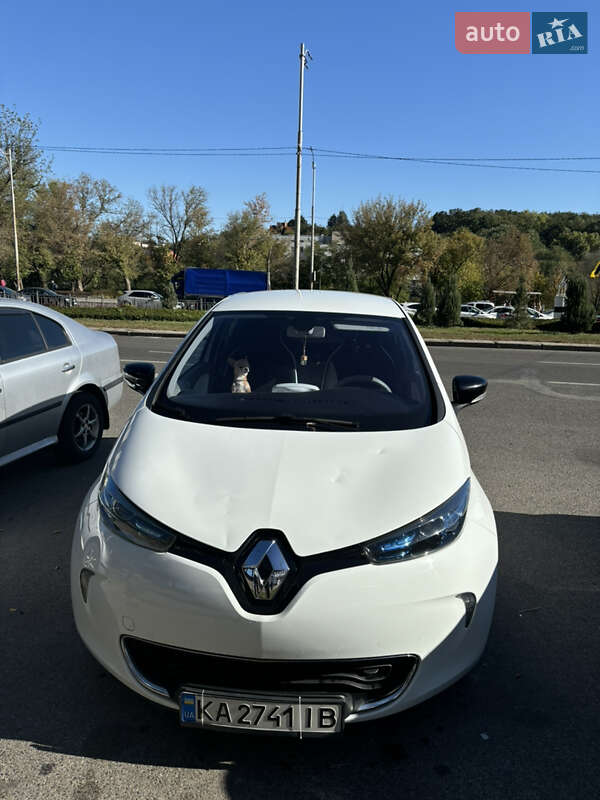 Хэтчбек Renault Zoe 2014 в 