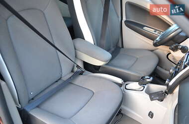 Хэтчбек Renault Zoe 2015 в 