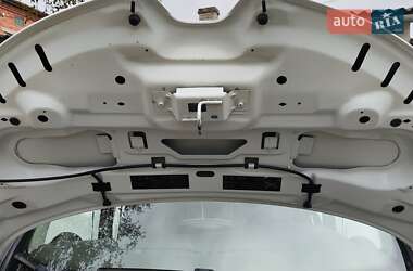 Хэтчбек Renault Zoe 2016 в 