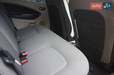 Хэтчбек Renault Zoe 2015 в 