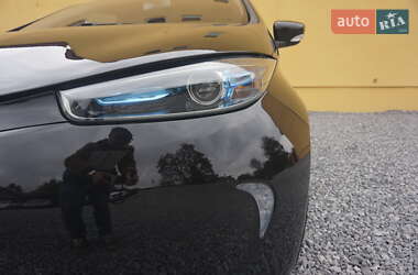 Хэтчбек Renault Zoe 2015 в 