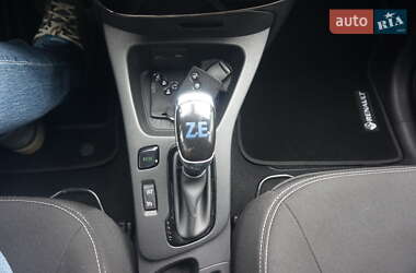 Хэтчбек Renault Zoe 2017 в 
