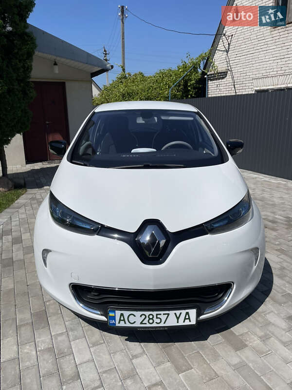 Хэтчбек Renault Zoe 2015 в 