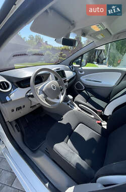 Хэтчбек Renault Zoe 2015 в 