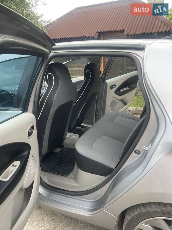 Хэтчбек Renault Zoe 2013 в 