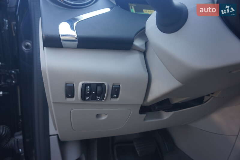 Хэтчбек Renault Zoe 2015 в Самборе