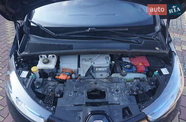 Хэтчбек Renault Zoe 2015 в 