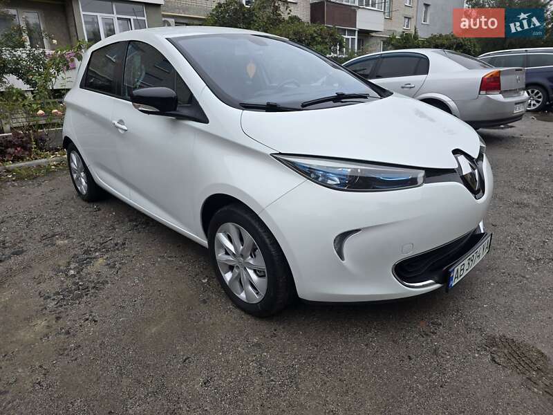 Хэтчбек Renault Zoe 2016 в 