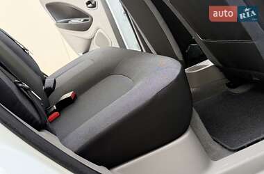 Хэтчбек Renault Zoe 2013 в 