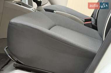 Хэтчбек Renault Zoe 2013 в 